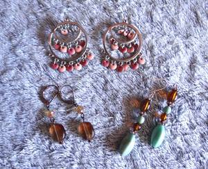 lot 92 image: ASSORTMENT OF EARRINGS AS SHOWN