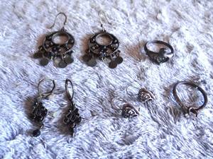 lot 94 image: ASSORTMENT OF JEWELRY AS SHOWN