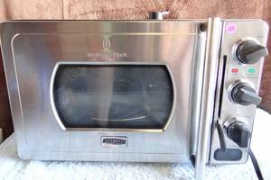 lot 122 image: Wolfgang Puck Pressure Oven Kitchentek WPEPO1002-B Oven