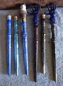 lot 127 image: GREAT WOLFS LODGE NEW KINGDOM COLLECTIBLE LIGHT UP WANDS - CHECK COMPS (X6)