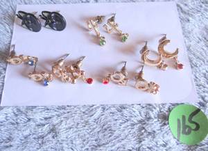 lot 165 image: ASSORTMENT OF EARRINGS AS SHOWN
