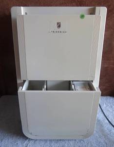 lot 189 image: FRIEDRICH 50 PINT24HR DEHUMIDIFIER W DRAIN PUMP DIGITAL CONTROLS D50BPA - WORKING CONDITION