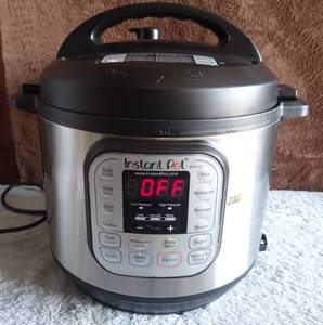 lot 226 image: Instant Pot DUO60 v3 6Qt 7-in-1 Multi-Use Programmable Pressure Cooker