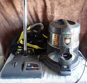 lot 228 image: Rainbow E-2 E series HEPA vacuum cleaner package - TESTEDWORKING