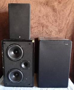 lot 238 image: VINTAGE AUDIX SPEAKERS  1 RBH MC-6C SPEAKER - BLACK WOOD BOX ON ALL