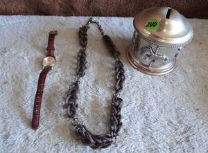 lot 240 image: ASSORTMENT OF JEWELRY AS SHOWN