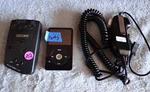 lot 252 image: ASSORTED LOT - RADAR DETECTOR, IPOD, AND STARSET SERIES CABLE