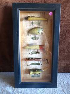 lot 300 image: AWESOME FISHING LURE SHADOW BOX WALL DISPLAY