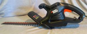 lot 70 image: Black & Decker TR016 2.6 AMP 16 Electric Hedge trimmer Lightweight Easy to handle - rust resistant