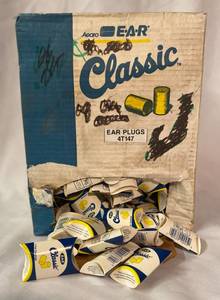 lot 97 image: 144 sets of Earplugs Aero Classic Ear