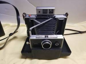 lot 2 image: Vintage Polaroid Camera