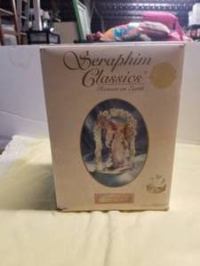 lot 5 image: Seraphim Classic Figurine