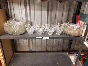 lot 14 image: Shelf Lot - Glass