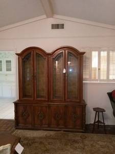 lot 10 image: Furniture