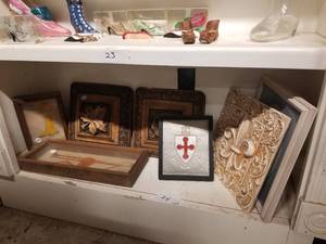 lot 24 image: Shelf Lots - wall art