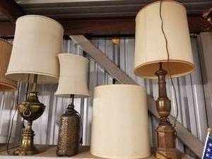 lot 26 image: Light Fixture