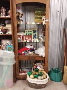 lot 363 image: Shelf Lot - Christmas