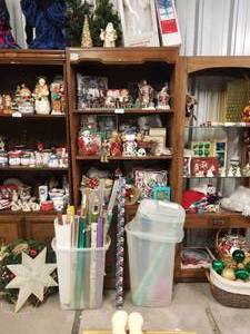 lot 362 image: Christmas Decorations