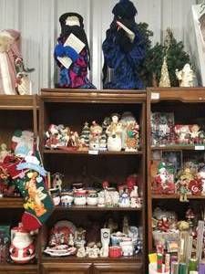 lot 361 image: Christmas Decorations
