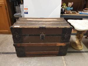 lot 342 image: Vintage Steamer Trunk
