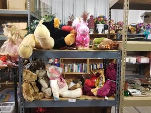 lot 343 image: Teddy bears