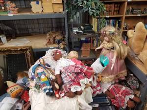 lot 338 image: Shelf Lot - Dolls