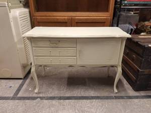 lot 336 image: Furniture
