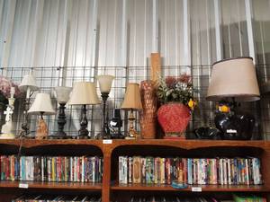 lot 378 image: Light Fixture