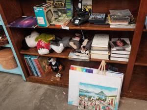 lot 318 image: Shelf Lot