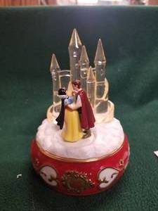 lot 311 image: Disney Collectible