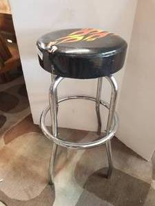 lot 327 image: Furniture