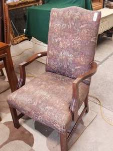 lot 335 image: Furniture