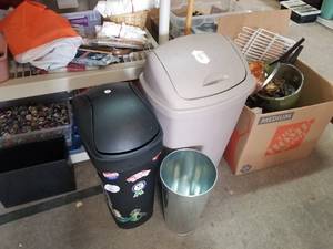 lot 301 image: Office items