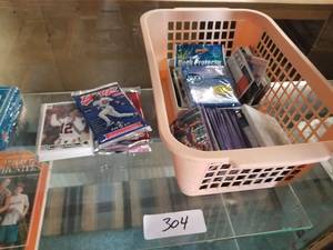 lot 304 image: Baseball cards