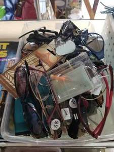 lot 299 image: bin of sun glasses