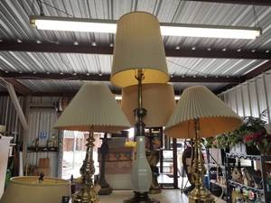 lot 288 image: Light Fixture