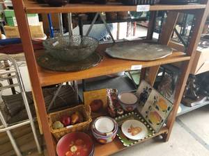 lot 287 image: Shelf Lot - Kitchen Decor