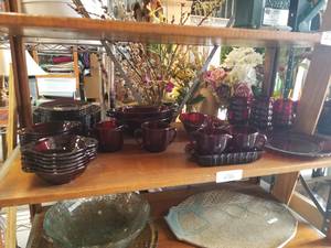 lot 286 image: Shelf Lot - Red Glass