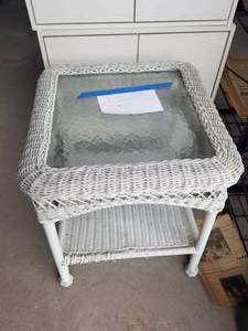 lot 280 image: Furniture