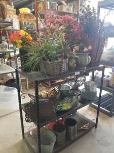 lot 274 image: Large selection of flower decor