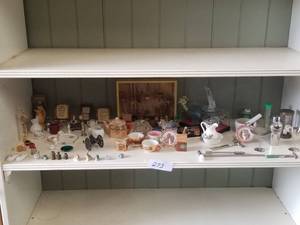 lot 273 image: Shelf lot