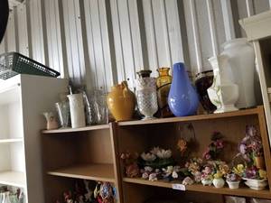lot 270 image: Shelf Lot - Decor