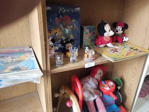 lot 271 image: Shelf Lot - Disney