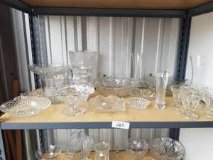 lot 265 image: Shelf Lot - Glass