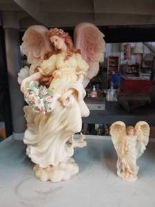 lot 78 image: Seraphim Classic Figurine
