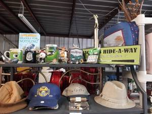 lot 80 image: Shelf Lot - Golf theme
