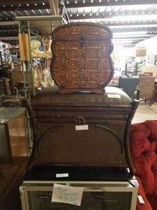 lot 220 image: Storage Box decor