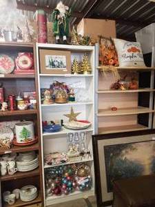 lot 221 image: Christmas Decorations