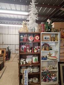 lot 222 image: Christmas Decorations