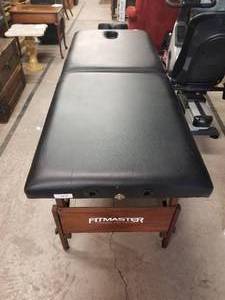 lot 233 image: Massage tabe